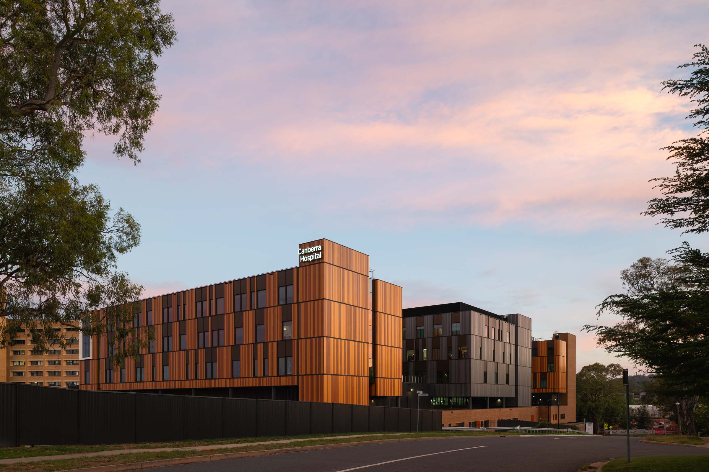 Canberra Hospital — interloQ aluminium facade by Valmond & Gibson