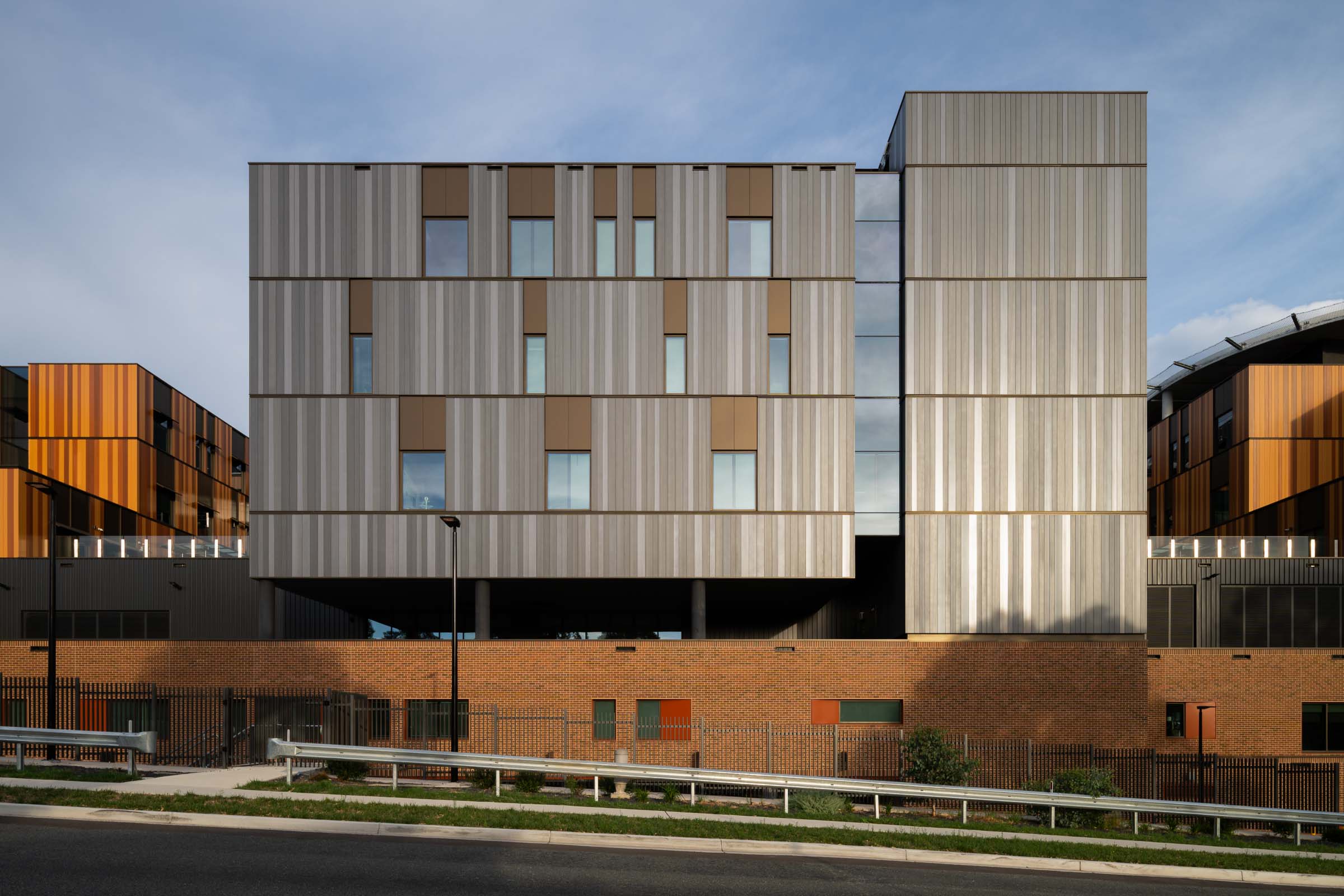 interloQ aluminium facade system