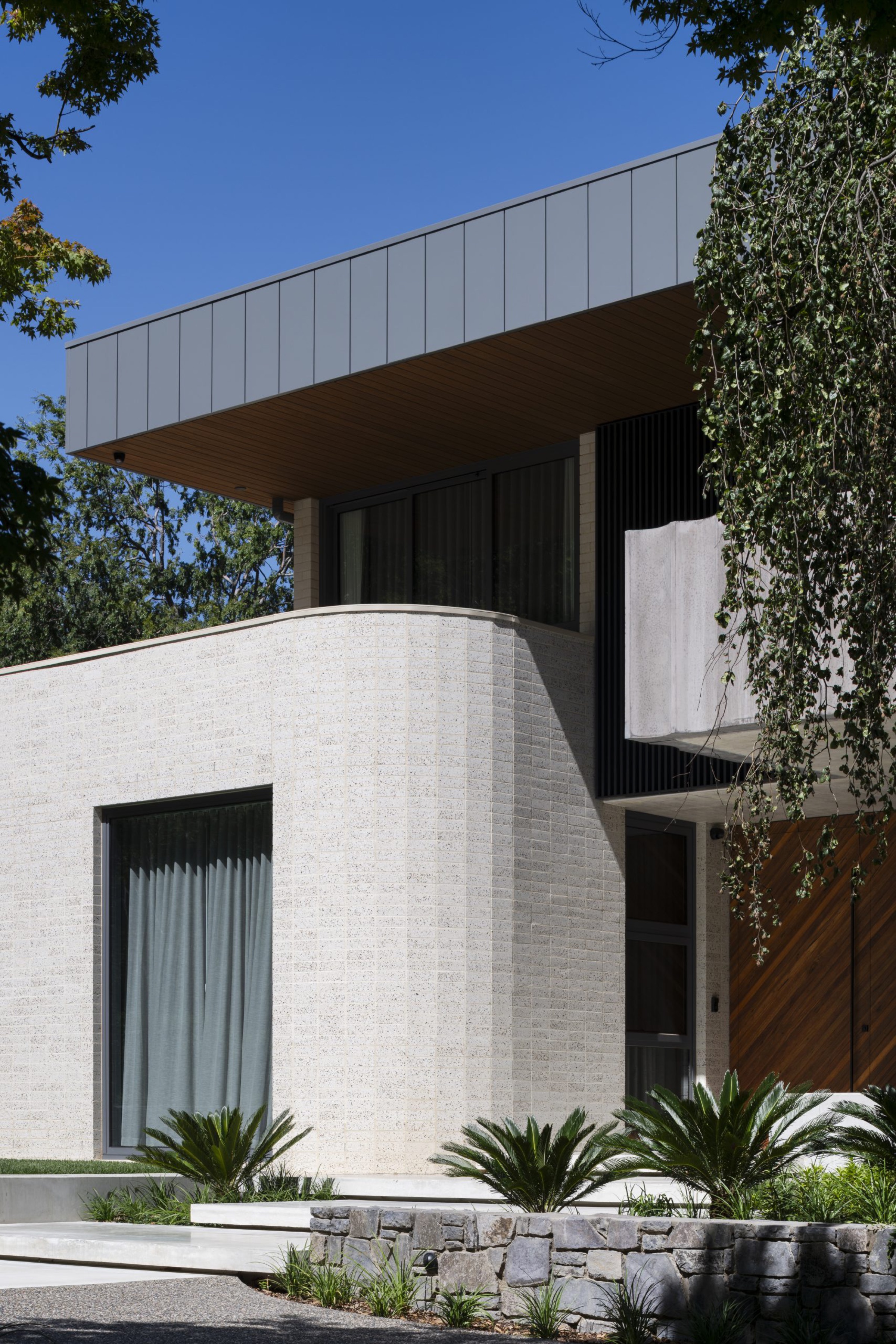 interloQ at 4 Arthur Circle Forrest — 8